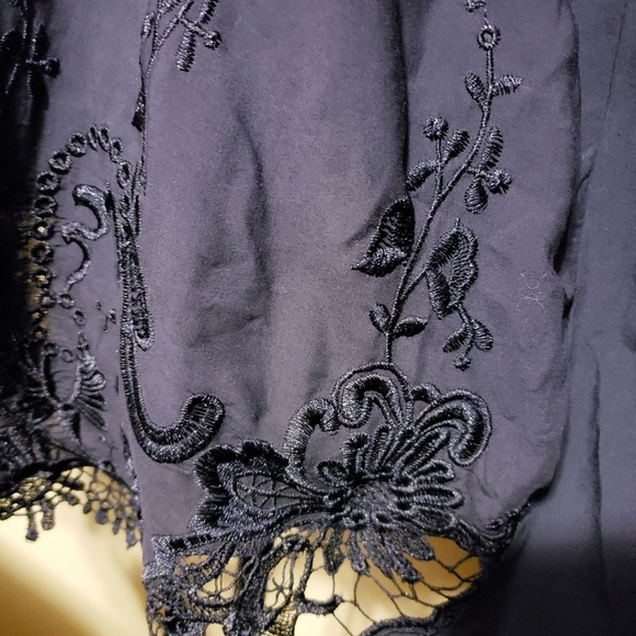 Blue tunic embroidered hem - Picture 2 of 3